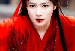 白鹿张凌赫最新狗仔爆料,甜蜜瞬间曝光，恋情疑再升级！